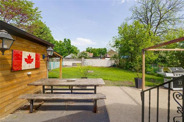 946 Lorne Avenue, House detached with 3 bedrooms, 1 bathrooms and 7 parking in London ON | Image 32