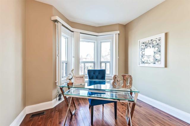 137 Essex St, House semidetached with 4 bedrooms, 2 bathrooms and 2 parking in Toronto ON | Image 5