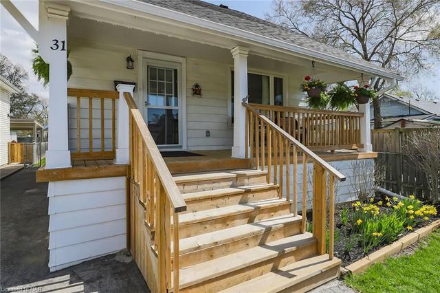 31 Edith Street, House detached with 3 bedrooms, 1 bathrooms and 4 parking in St. Catharines ON | Image 2