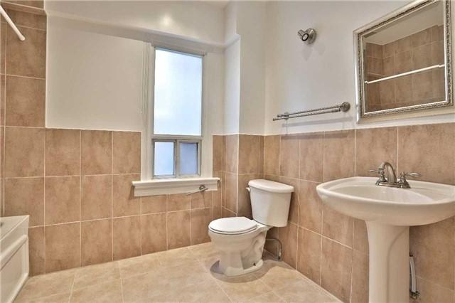 665 Crawford St, House semidetached with 3 bedrooms, 2 bathrooms and 1 parking in Toronto ON | Image 7