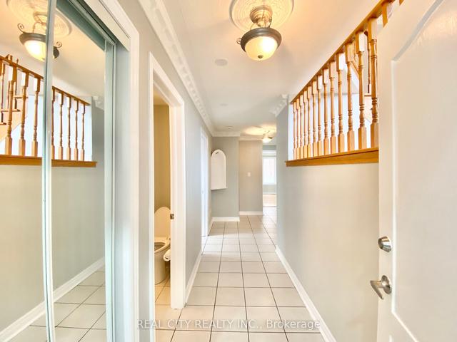 upper - 2 Wandering Trail Dr, House detached with 4 bedrooms, 3 bathrooms and 3 parking in Brampton ON | Image 35
