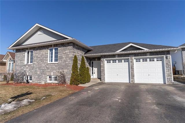 1008 Limestone Trail, House detached with 5 bedrooms, 2 bathrooms and 4 parking in Petawawa ON | Image 1