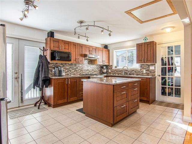 7220 Mitch Owens Road, House detached with 3 bedrooms, 1 bathrooms and 6 parking in Ottawa ON | Image 7