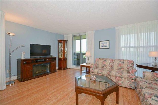 801 - 50 Inverlochy Blvd, Condo with 3 bedrooms, 2 bathrooms and 1 parking in Markham ON | Image 3