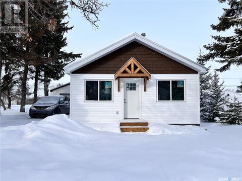 704 B Avenue E, House detached with 2 bedrooms, 1 bathrooms and null parking in Wynyard SK | Card Image