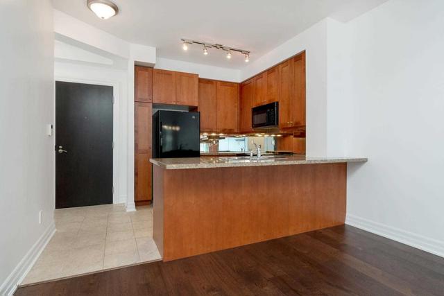 420 - 2855 Bloor St W, Condo with 1 bedrooms, 1 bathrooms and 1 parking in Toronto ON | Image 4