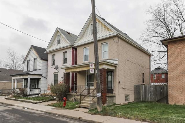 317 Wentworth St N, House detached with 3 bedrooms, 1 bathrooms and 0 parking in Hamilton ON | Image 1