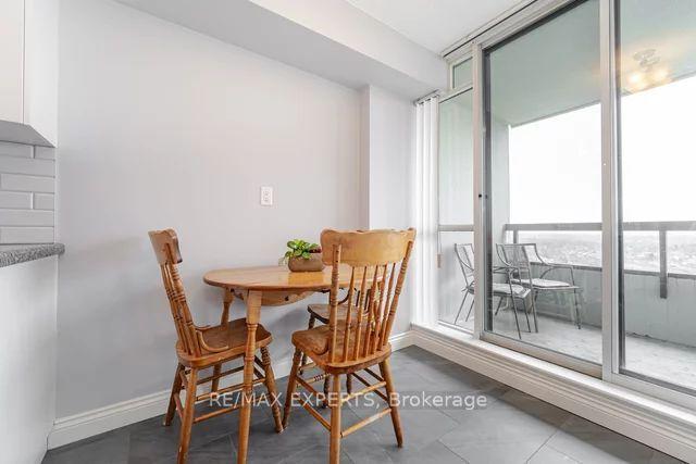 2007 - 24 Hanover Rd, Condo with 2 bedrooms, 2 bathrooms and 1 parking in Brampton ON | Image 8