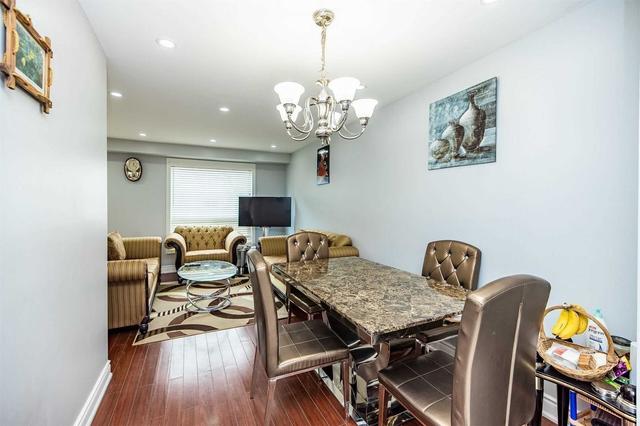 7302 Lancaster Ave, House semidetached with 4 bedrooms, 3 bathrooms and 6 parking in Mississauga ON | Image 5