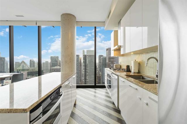 4004 - 224 King St W, Condo with 2 bedrooms, 2 bathrooms and 1 parking in Toronto ON | Image 21