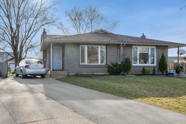 4649 Sussex Dr, House semidetached with 3 bedrooms, 2 bathrooms and 3 parking in Niagara Falls ON | Image 1