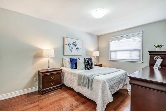 8 Chateau Crt, House semidetached with 3 bedrooms, 2 bathrooms and 7 parking in Toronto ON | Image 7