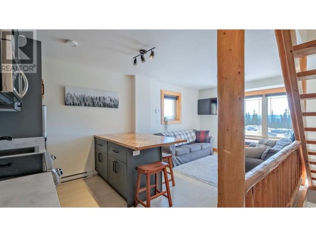 6 - 5015 Snowbird Way, House attached with 2 bedrooms, 2 bathrooms and null parking in Kootenay Boundary E BC | Image 2