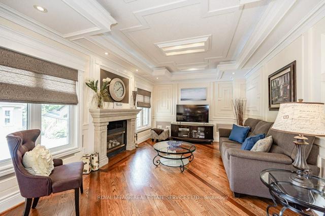 39 Louvain Dr, House detached with 4 bedrooms, 4 bathrooms and 6 parking in Brampton ON | Image 3
