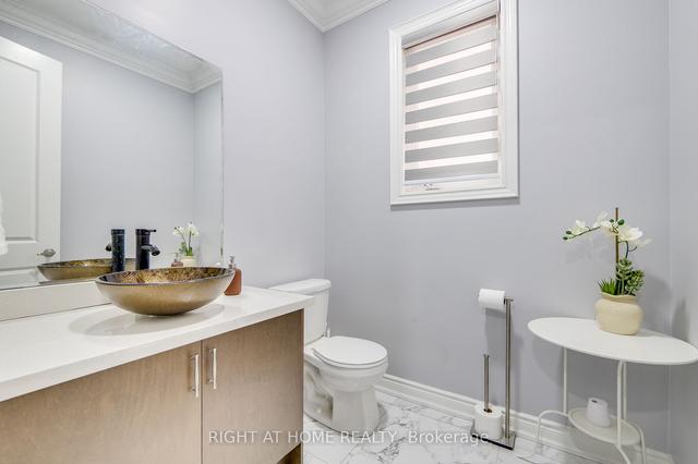 213 Agro St, House detached with 4 bedrooms, 5 bathrooms and 7 parking in Hamilton ON | Image 2