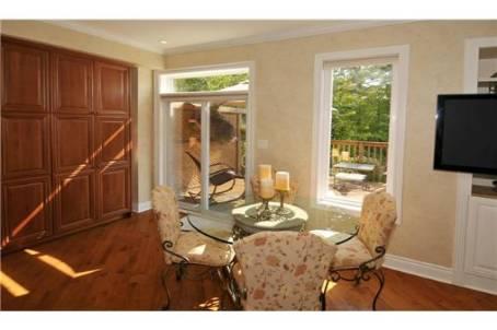300 Ravineview Way, Townhouse with 3 bedrooms, 3 bathrooms and 2 parking in Oakville ON | Image 3