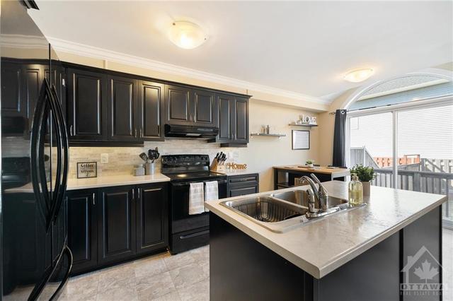 161 Lerta Way, Townhouse with 3 bedrooms, 3 bathrooms and 3 parking in Ottawa ON | Image 12