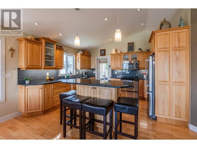 136 Westview Drive, House detached with 4 bedrooms, 3 bathrooms and 2 parking in Penticton BC | Image 13