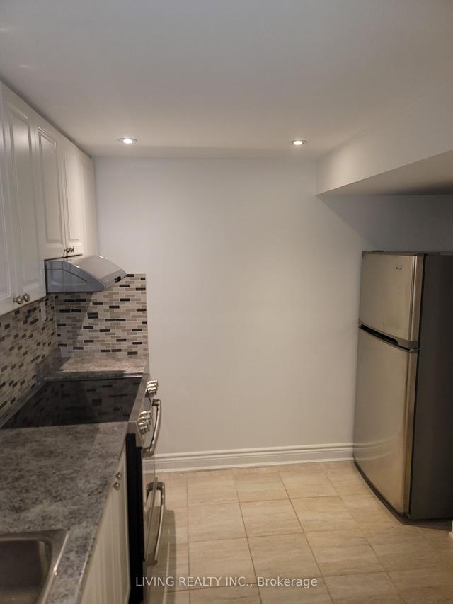 6 Crevice Gate, House detached with 2 bedrooms, 1 bathrooms and 1 parking in Brampton ON | Image 4