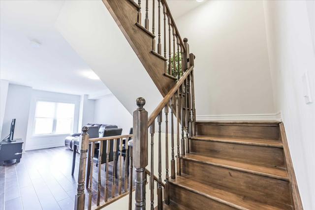 48 Zezel Way, House attached with 3 bedrooms, 4 bathrooms and 2 parking in Toronto ON | Image 2