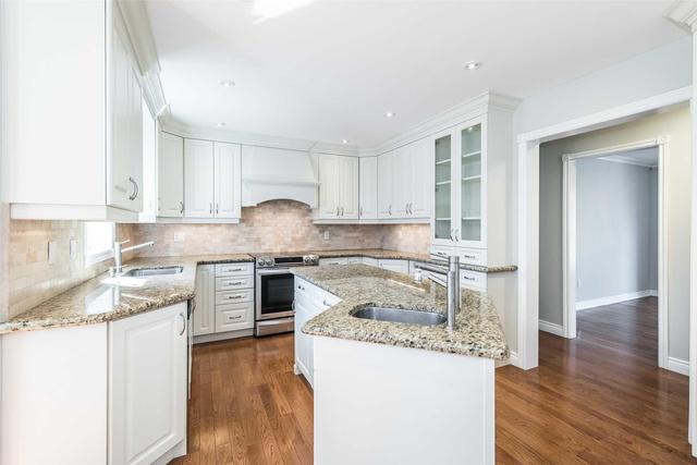26 Ryan Cres, House detached with 5 bedrooms, 5 bathrooms and 30 parking in Markham ON | Image 4