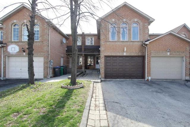 931 Cardington St, House attached with 3 bedrooms, 4 bathrooms and 5 parking in Mississauga ON | Image 1