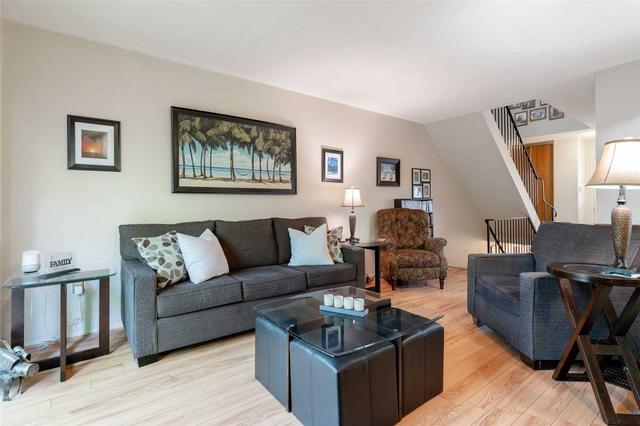 64 - 1558 Lancaster Dr, Townhouse with 3 bedrooms, 2 bathrooms and 2 parking in Oakville ON | Image 2