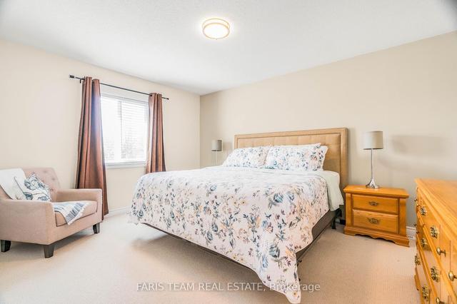231 Atkinson St, House detached with 2 bedrooms, 3 bathrooms and 6 parking in Clearview ON | Image 4