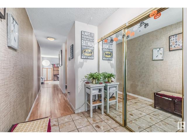 902 - 9921 104 St Nw, Condo with 2 bedrooms, 1 bathrooms and 1 parking in Edmonton AB | Image 8