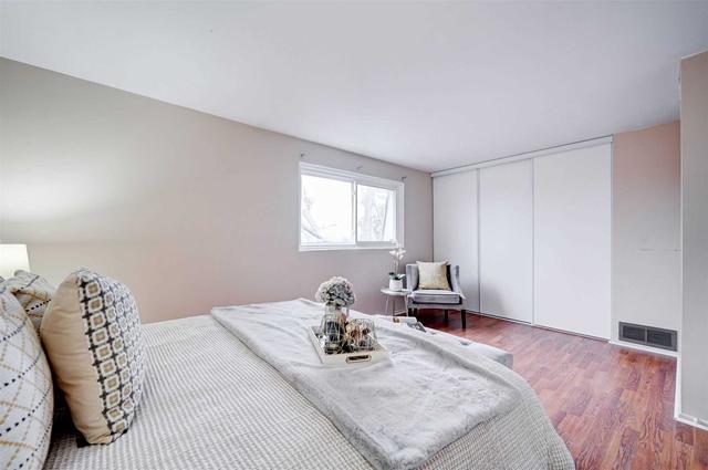 8 Rusty Crest Way, Townhouse with 3 bedrooms, 2 bathrooms and 2 parking in Toronto ON | Image 13