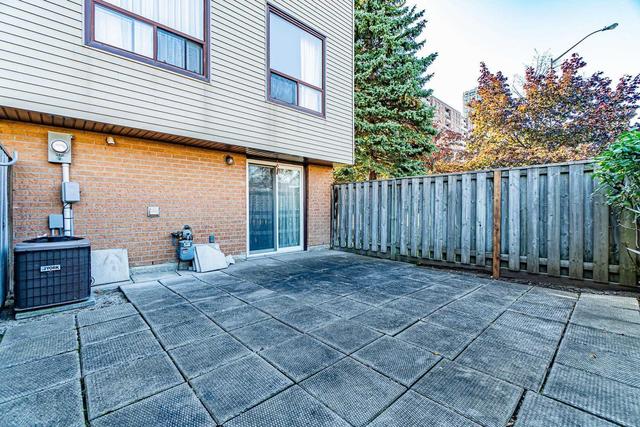 10 Carleton Pl, Townhouse with 3 bedrooms, 2 bathrooms and 1 parking in Brampton ON | Image 15
