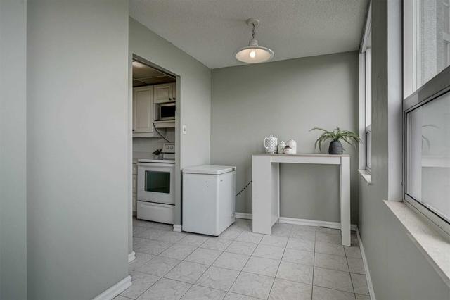 2205 - 3650 Kaneff Cres, Condo with 3 bedrooms, 2 bathrooms and 1 parking in Mississauga ON | Image 5