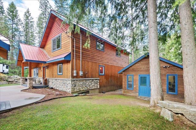 3195 Heddle Road, House detached with 3 bedrooms, 2 bathrooms and null parking in Central Kootenay F BC | Image 48