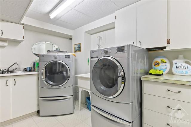 Laundry Room | Image 28