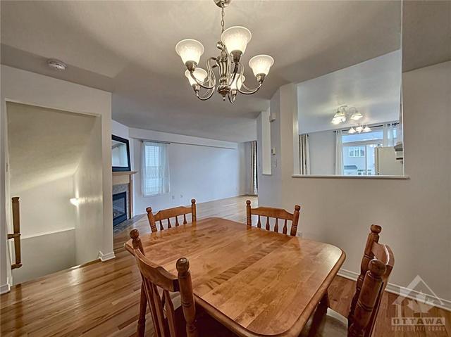 236 Rolling Meadow Crescent, Townhouse with 3 bedrooms, 3 bathrooms and 3 parking in Ottawa ON | Image 9