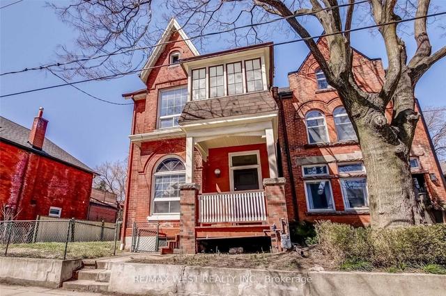 252 Annette St, House detached with 4 bedrooms, 2 bathrooms and 3 parking in Toronto ON | Image 34