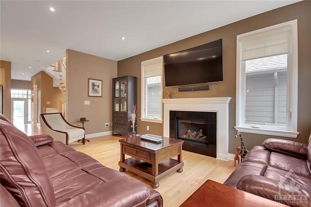 447 Kilspindie Ridge, Townhouse with 3 bedrooms, 4 bathrooms and 3 parking in Ottawa ON | Image 6