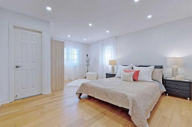 96 Agostino Cres, House semidetached with 4 bedrooms, 4 bathrooms and 3 parking in Vaughan ON | Image 14