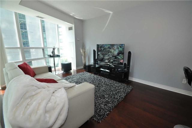 1001 - 30 Grand Trunk Cres, Condo with 1 bedrooms, 1 bathrooms and null parking in Toronto ON | Image 7