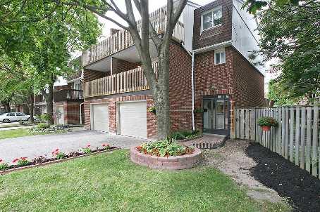 42 Kindale Way, Townhouse with 3 bedrooms, 2 bathrooms and 1 parking in Markham ON | Image 1