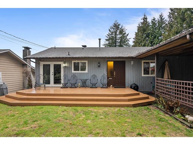 1231 E 14th Street, House detached with 4 bedrooms, 3 bathrooms and 6 parking in North Vancouver BC | Card Image