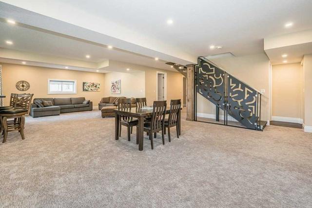 125 Sharron Crt, House detached with 2 bedrooms, 4 bathrooms and 15 parking in Mapleton ON | Image 17