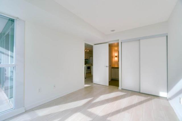 1011 - 15 Singer Crt, Condo with 1 bedrooms, 2 bathrooms and 1 parking in Toronto ON | Image 10