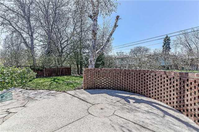 1080 Manorwood Dr, House detached with 3 bedrooms, 2 bathrooms and 4 parking in Burlington ON | Image 19