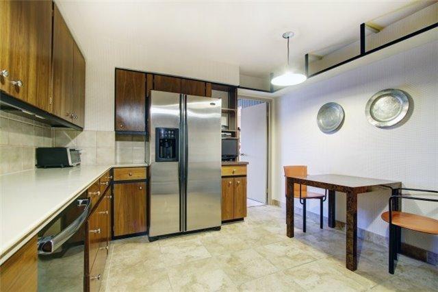 8C - 66 Collier St, Condo with 2 bedrooms, 2 bathrooms and 1 parking in Toronto ON | Image 11
