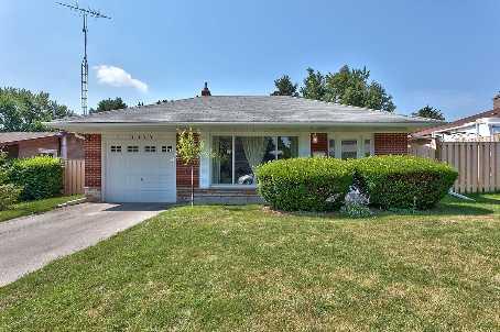 1375 Langdale Cres, House detached with 3 bedrooms, 2 bathrooms and 3 parking in Oakville ON | Image 1