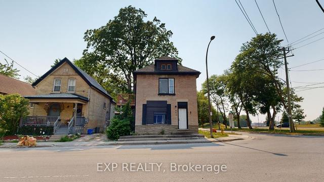 553 Quebec St, House detached with 4 bedrooms, 2 bathrooms and 4 parking in London ON | Image 1