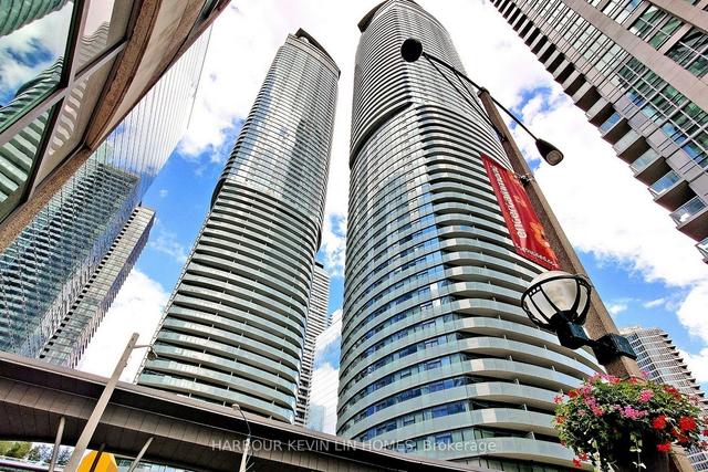 1205 - 14 York St, Condo with 2 bedrooms, 2 bathrooms and 1 parking in Toronto ON | Image 23