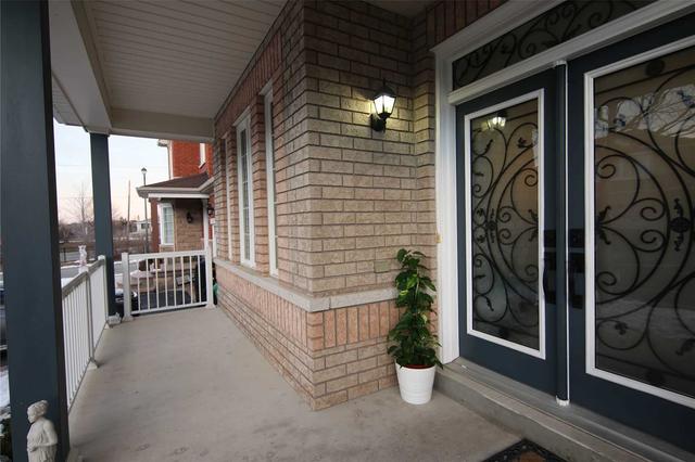 21 Maverick Cres, House detached with 4 bedrooms, 3 bathrooms and 6 parking in Brampton ON | Image 12