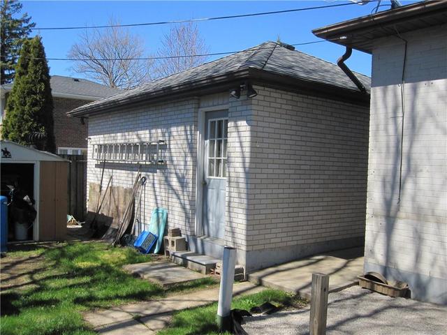 2368 Barclay Road, House detached with 3 bedrooms, 1 bathrooms and 4 parking in Burlington ON | Image 34